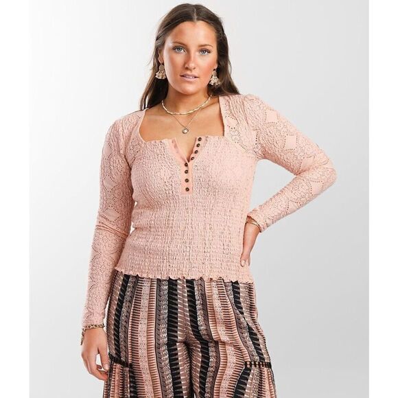 Gimmicks by BKE Light Peach Eyelet Smocked Stretch Henley Large - Picture 8 of 11